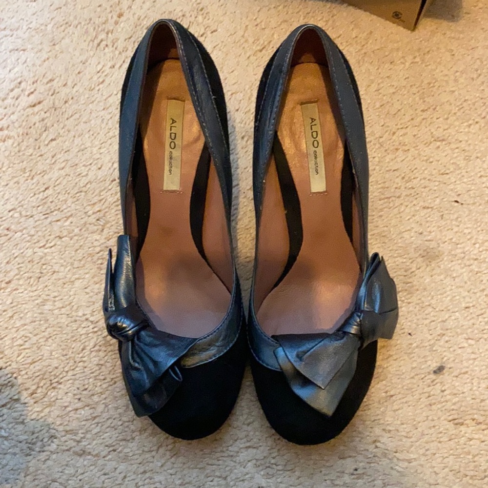 High heels with bows